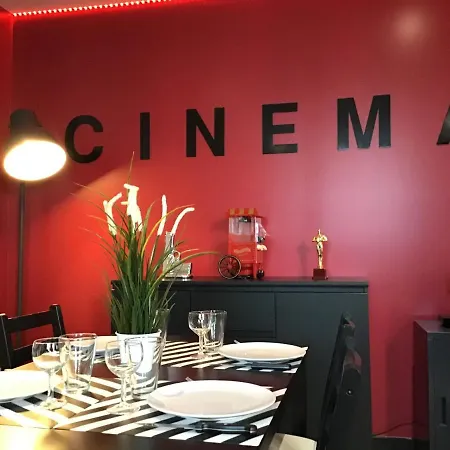 Cinema Video-projecteur Et Garage * הונפלר