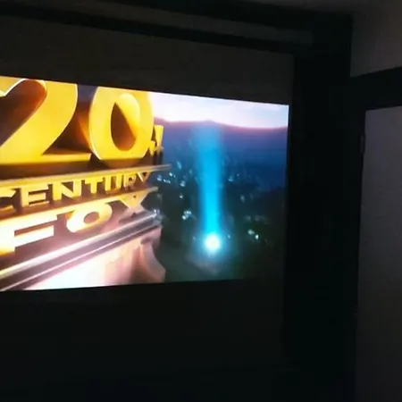 Cinema Video-projecteur Et Garage *