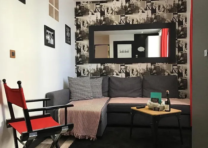 Cinema Video-projecteur Et Garage Vakantiehuis Honfleur