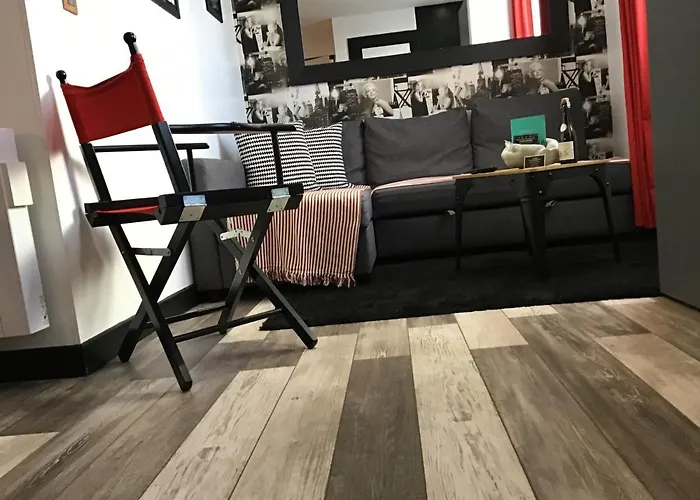 Cinema Video-projecteur Et Garage Honfleur