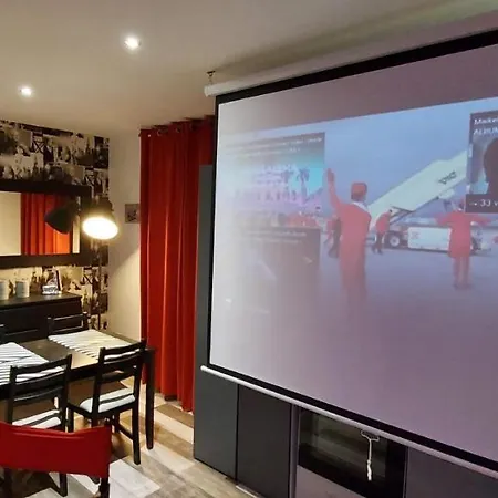 Nyaraló Cinema Video-projecteur Et Garage