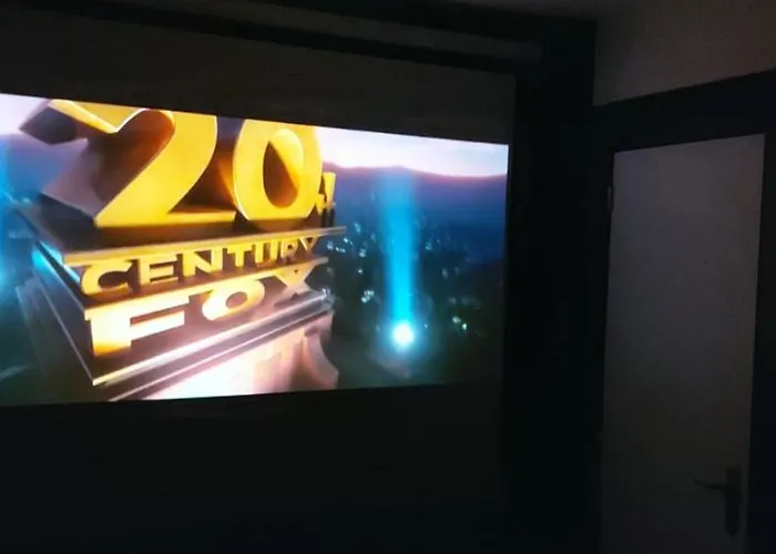 Cinema Video-projecteur Et Garage *